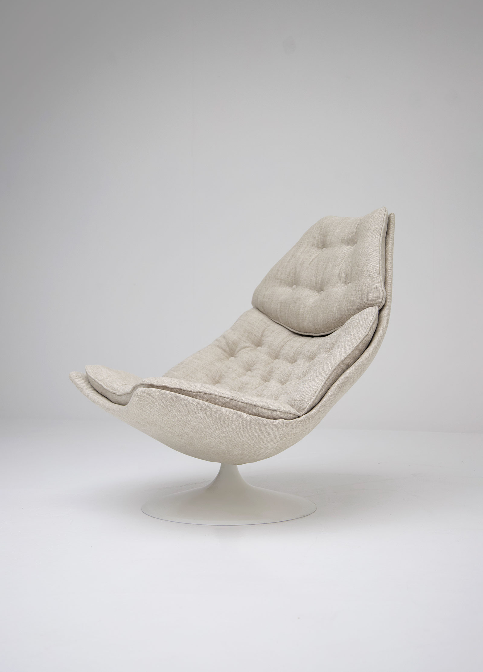 City Furniture | artifort f588 fauteuil by geoffrey harcourt